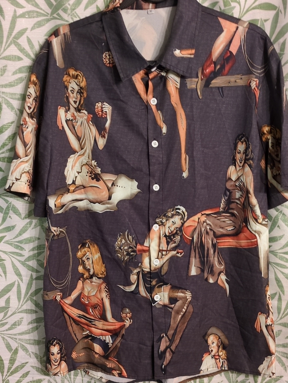 Men's Short Sleeve Button-Down Shirt with Retro Pin-Up Print - Dark Gray & Peach